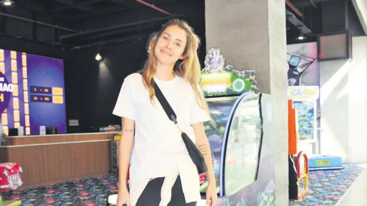 Berfu Yenenler çocuklarıyla eğlence turunda