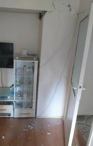 Depremzedeler İzmir'de yaşanan korku dolu anları unutamıyor! 'Gözümün önüne sürekli yıkılan bina geliyor'