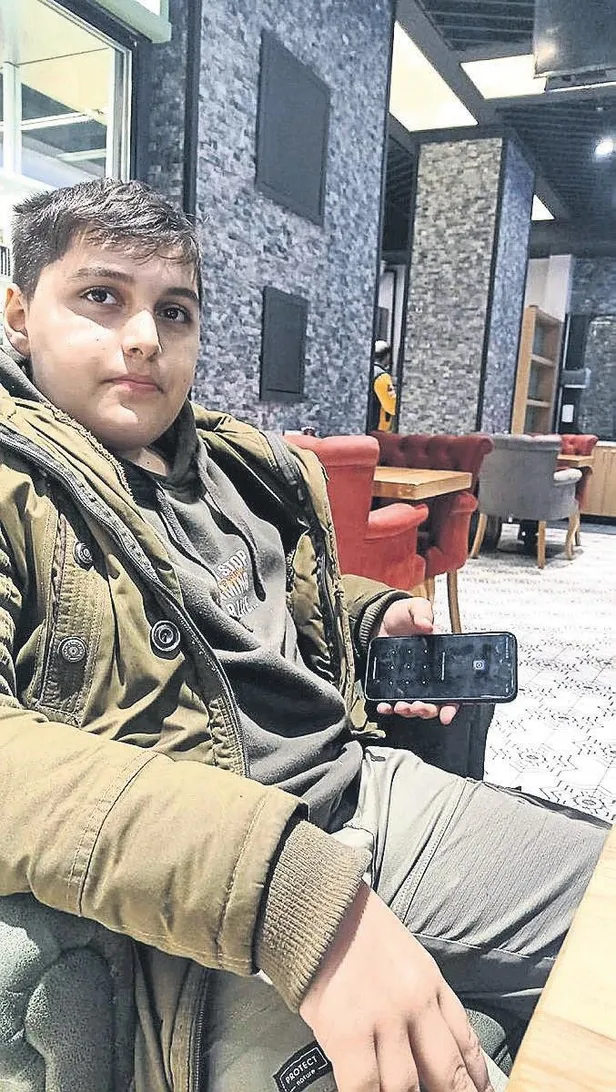 bu-nasil-vicdansizlik-depremde-yasamini-yitiren-cocugun-cep-telefonunu-iade-etmek-icin-para-istediler-1679787901934.jpeg