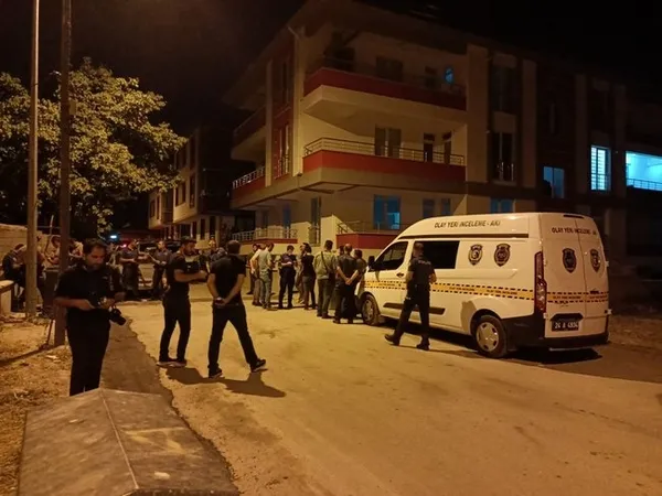 erzicanda-dehset-esini-cocuklarinin-gozu-onunde-bicaklayarak-oldurdu-1663006928454.jpg Erzincan'da dehşet! Eşini çocuklarının gözü önünde bıçaklayarak öldürdü-2