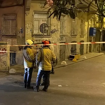 Beyoğlu’nda 5 katlı binanın bodrum katında duvar çöktü: Bina mühürlendi