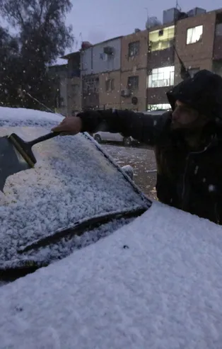 Bağdat’ta 12 yıl sonra kar yağdı