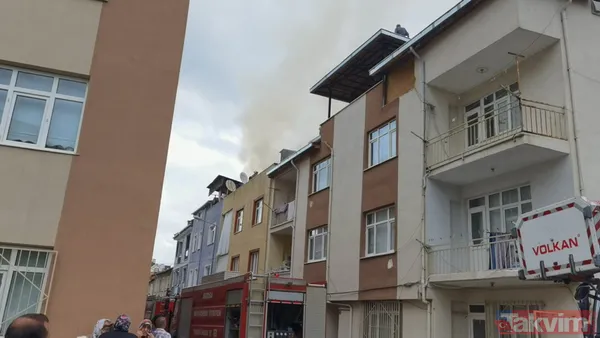 Bursa'da binanın çatı katı alev alev yandı - 4