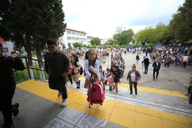 okullar-acildi-icisleri-bakanligi-harekete-gecti-5-gun-surecek-1662967853870.jpeg Okullar açıldı İçişleri Bakanlığı harekete geçti: 5 gün sürecek-2