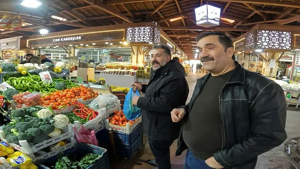 1643699161229.jpg Elazığlı döner ustasının hayatı 3 kelimeyle değişti! Sosyal medyada patladı onlarca ülke gezdi-2