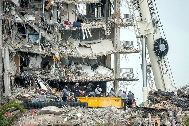 ABD Florida'da çöken binada can kaybı 12'ye yükseldi! 149 kişiye arama-kurtarma çalışmaları devam ediyor-2