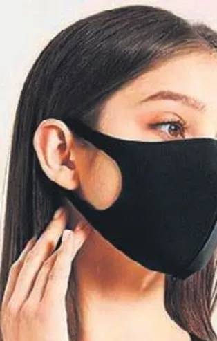 Siyah maskeler polenden korur