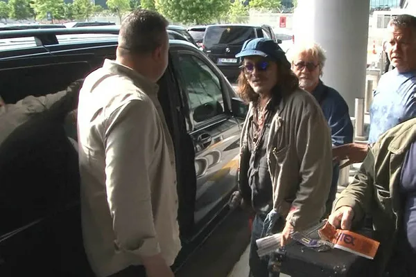 johnny-deppli-hollywood-vampires-grubu-konser-icin-istanbula-geldi-dunyaca-unlu-hollywood-yildizinin-son-hali-1686327060932.jpg Johnny Depp'li Hollywood Vampires grubu konser için İstanbul'a geldi! Dünyaca ünlü Hollywood yıldızının son hali dikkat çekti-3