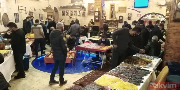 Meraklısı Olduğum İçin De Alıp Satmaya Başladım. Kendime Ait Koleksiyonum Var. Doğal Olan Ürünleri Seviyorum" Diye Konuştu.