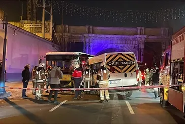 Beşiktaş'ta İETT kazası: 2 sürücü yaralandı