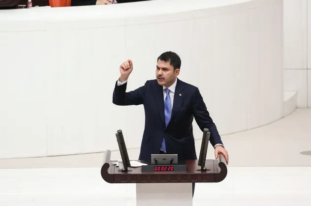 Bakan Kurum Meclis'te HDP'li vekillerin yüzüne vurdu: Siz yaktınız biz yeniden inşa ettik