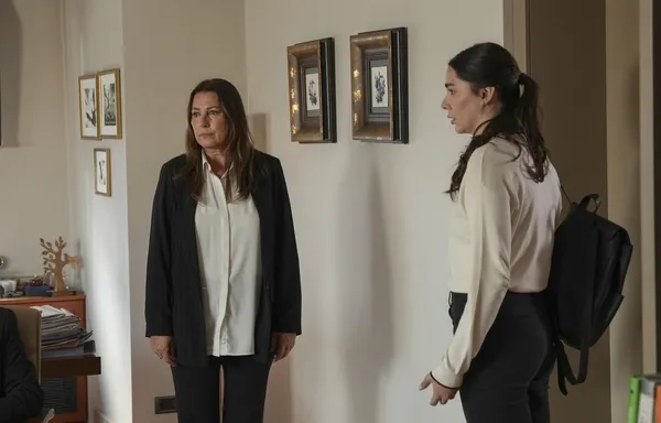 aldatmak-41-bolumuyle-nefes-keti-kahramanin-duygulari-aciga-cikti-oylum-evden-kovuldu-1697183970942.jpg Aldatmak 41. bölümüyle nefes keti: Kahraman’ın duyguları açığa çıktı! Oylum evden kovuldu-2