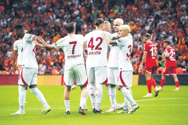1694987089973.jpeg Galatasaray'da gözler Şampiyonlar Ligi arenasına çevrildi! Teknik direktör Okan Buruk özel analiz yaptı: Hedef 3 puan almak-3