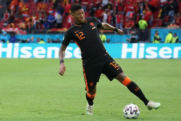 1624366280077.jpg Galatasaray ve Fenerbahçe'ye Van Aanholt transferinde dev rakip-5