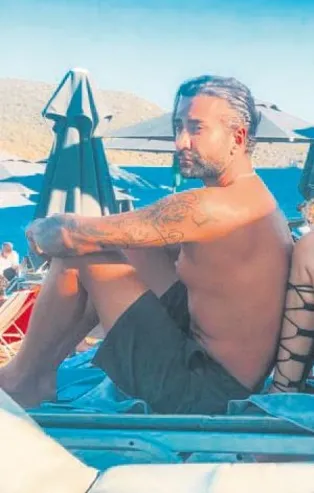 Tek şezlongda iki kişi