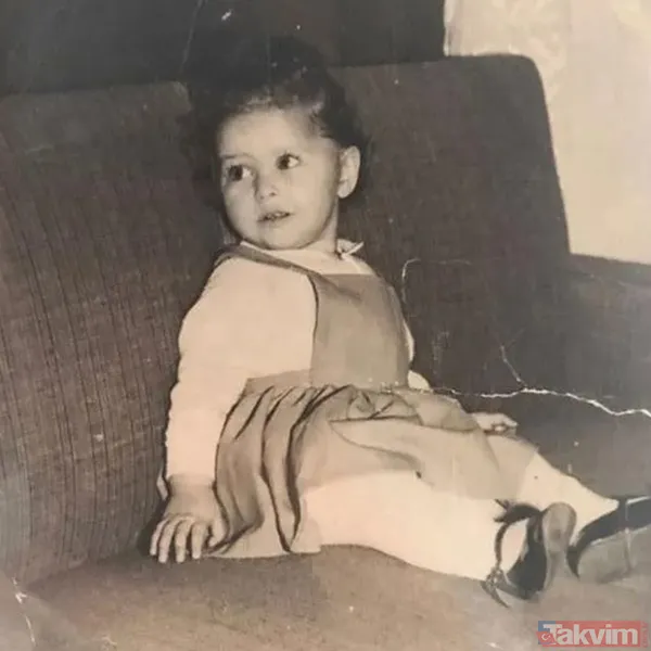 Afra Saraçoğlu 28. yaşını kutladı: Çocukluk fotoğrafı yoğun ilgi gördü - 18