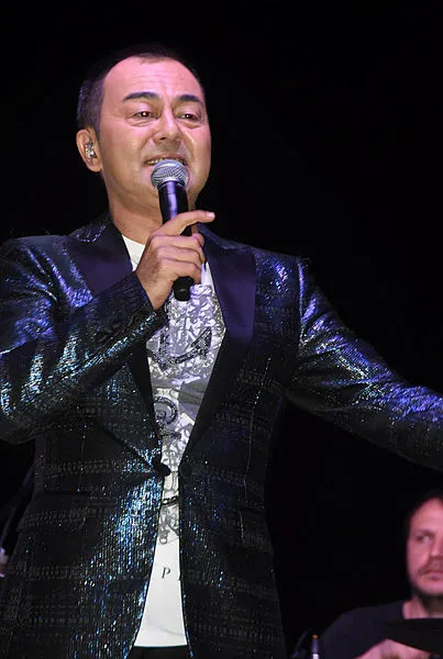 8-oda-4-banyo-4-salon-serdar-ortacin-calisanlarina-miras-birakacagi-luks-evine-bakin-saray-yavrusundan-hallice-1700135598690.jpg Serdar Ortaç’ın çalışanlarına miras bırakacağı lüks evine bakın: Saray yavrusundan hallice! 8 oda, 4 banyo, 4 salon! 2016’da 15 milyon TL'ydi...-5