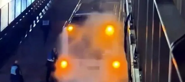 Metrobüsün motorunda yangın çıktı