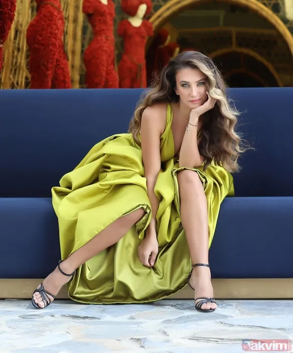 EDHO'nun Ömür'üydü! Ceren Benderlioğlu havalı pozlarıyla sosyal medyayı yaktı kavurdu! ‘Yazı getirdim’ diyen Ceren hayran bıraktı! - 1