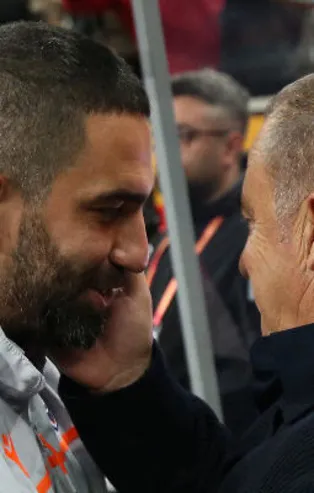 Arda Turan 9 yıl sonra yeniden Galatasaray'da! Transfer açıklanacak...