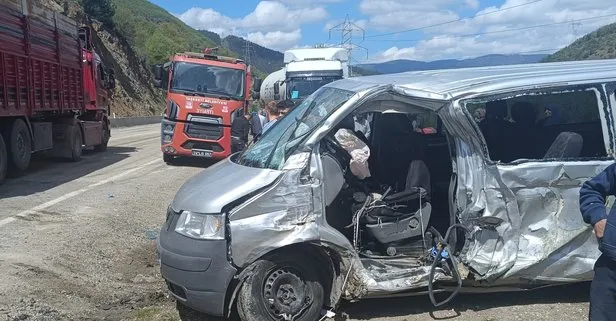 Bolu’da feci kaza! İki minibüs çarpıştı: 15 yaralı