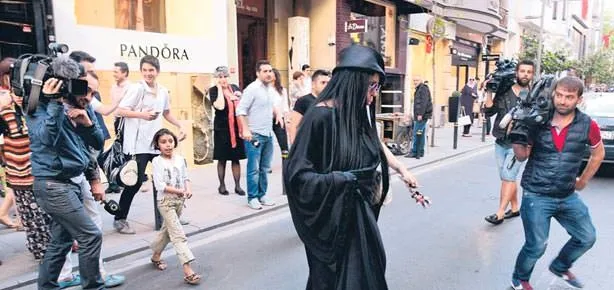 Açılın Diva geçiyor