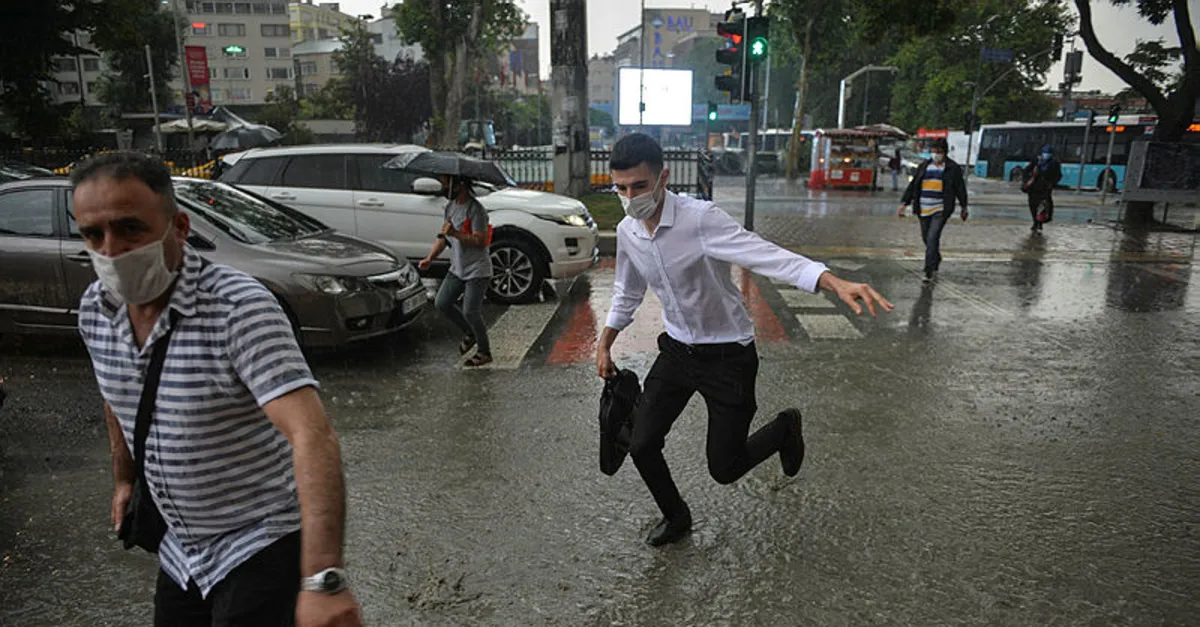 İstanbul’da şiddetli yağmur! Meteoroloji’den sarı uyarı geldi!