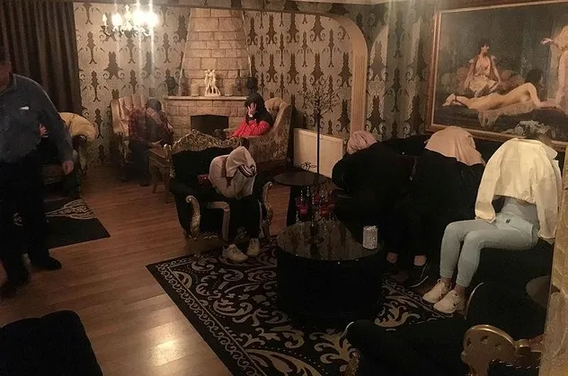 Ankara'da lüks villaya fuhuş baskını!  "Masaj salonu" adı altında fuhuş yaptırmışlar