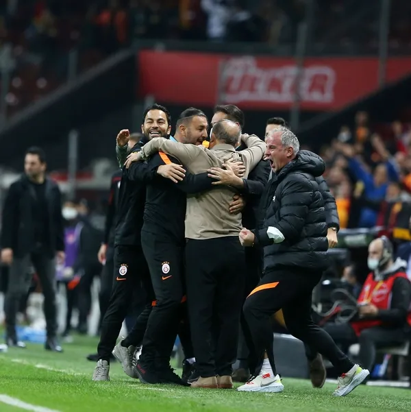 galatasaray-hata-yapmadi-rakiplerinin-kaybettigi-haftada-gaziantepi-2-0la-gecti-1635704424173.jpg Galatasaray hata yapmadı! Rakiplerinin kaybettiği haftada Gaziantep'i 2-0'la geçti-4