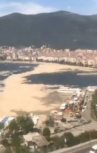 Deniz salyası Marmara'yı işte böyle sarıyor! 30 saniyelik görüntüye yansıdı