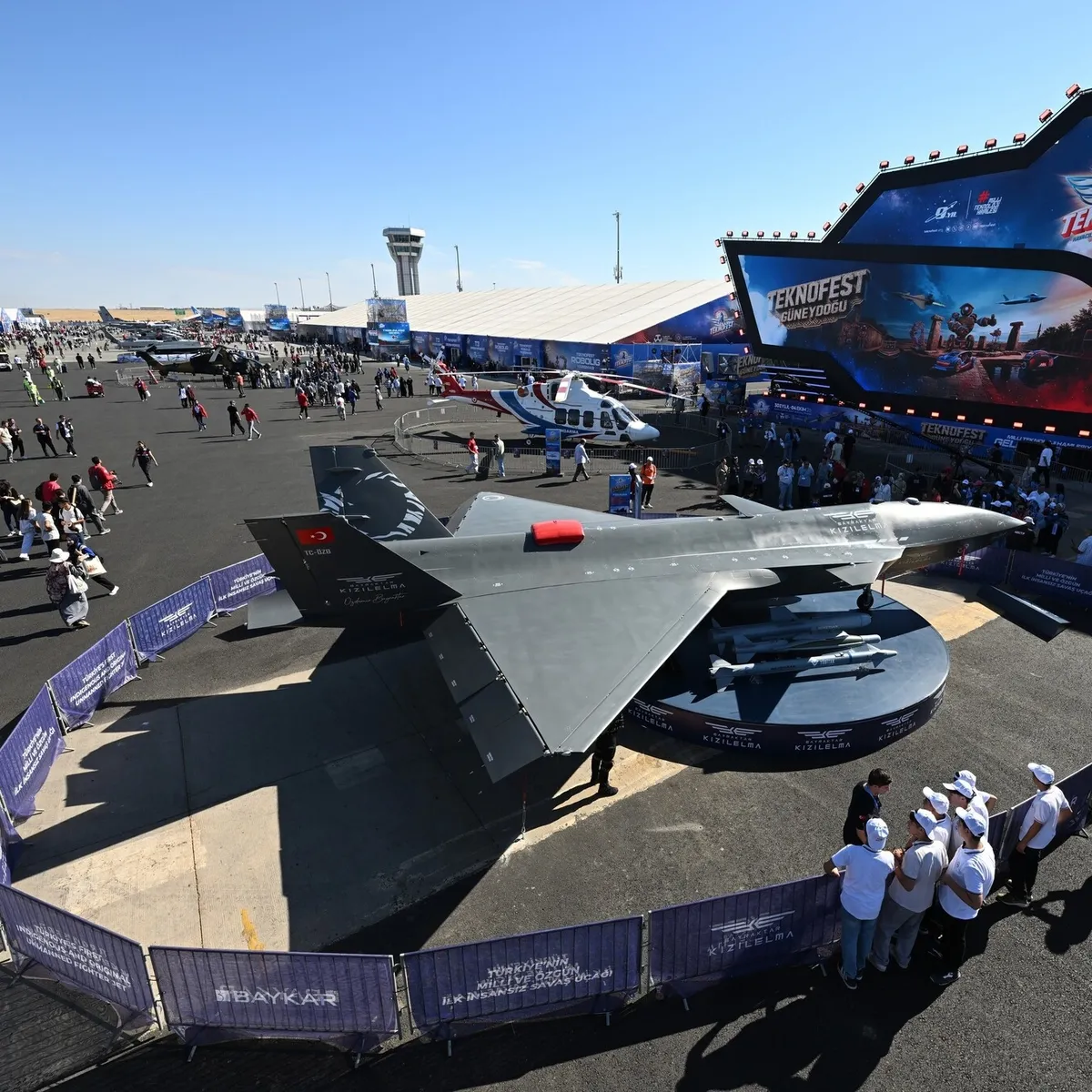 TEKNOFEST Şanlıurfa'da başladı: Gökyüzünde gösteri şöleni