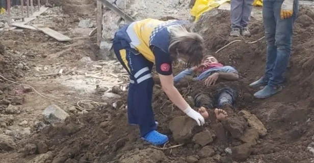 Arkadaşları diri diri toprağa gömdü! Elektriğe kapılan işçiyi hayatta tutmak için yaptılar