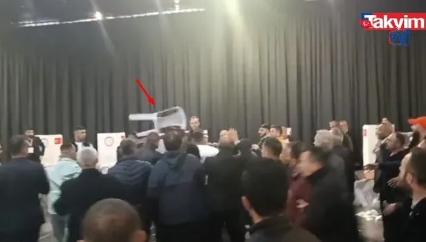 İYİ Parti nin temayül yoklamasında kavga Yumruklar ve sandalyeler havada
