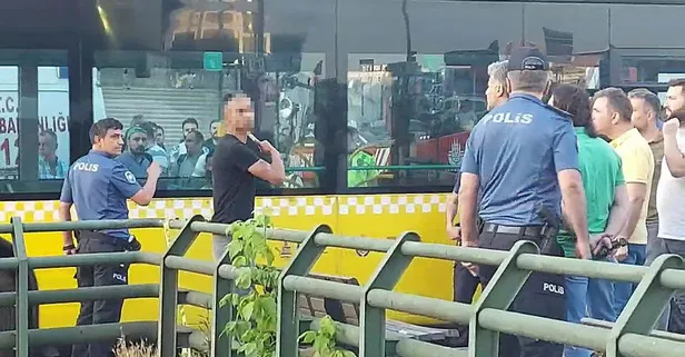 Ümraniye'de dehşet anları! Bıçağı boğazına dayadı engel olmak isteyenlere saldırdı