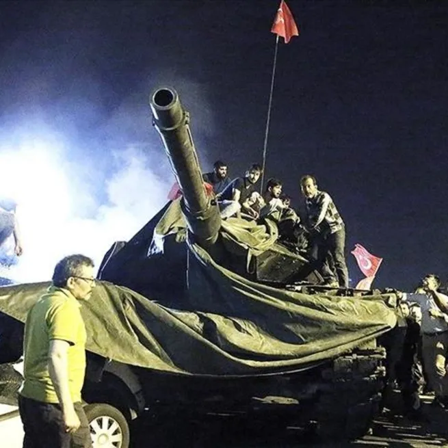 FETÖnün kanlı darbe girişimine karşı destansı direniş! Hükümetten peş peşe 15 Temmuz mesajı: Hainlerle mücadelemiz kararlılıkla sürecek