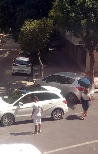 İzmir'de değnekçi terörü! Polis nöbet tutuyor