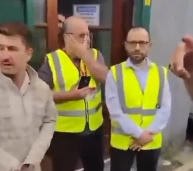 1785070894018.jpeg İrlanda'nın başkenti Dublin'de mescide saldırı: Türk güvenlik görevlisi darp edildi-3