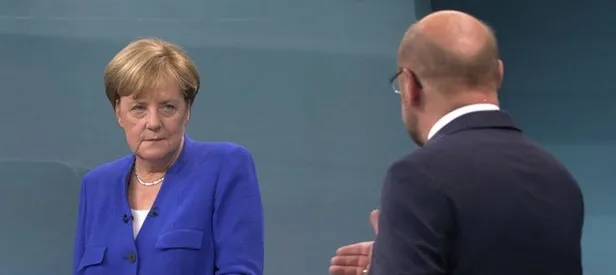 Merkel: Türkiye AB'ye üye olamaz