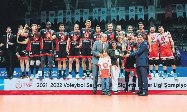 valerien-ismael-fenerbahce-derbisi-icin-1927-gun-sonra-bir-ilke-imza-atabilir-1651787058571.jpeg Valerien Ismael Fenerbahçe derbisi için 1927 gün sonra bir ilke imza atabilir!-9