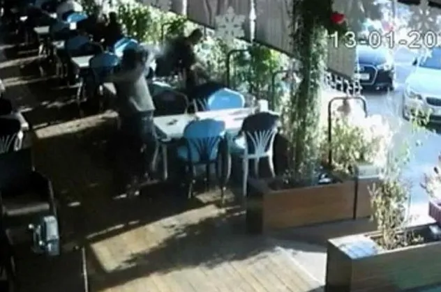 Son dakika: Adana'da pastanede silahlı saldırı! Cinayet anı kamerada