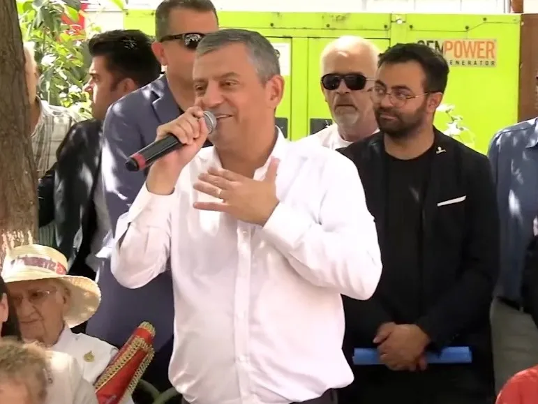 ozgur-ozelden-yine-gaf-kendi-partisinin-adini-unutup-iyi-parti-dedi-1788604987273.jpeg Özgür Özel’den yine gaf: Kendi partisinin adını unutup "İyi Parti" dedi-2