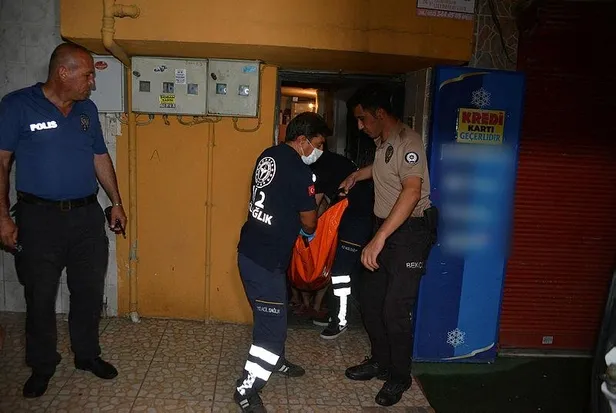 Son dakika: Adana'da küfür kavgası kanlı bitti: Kendilerini uyaran adamı bıçakladılar-1