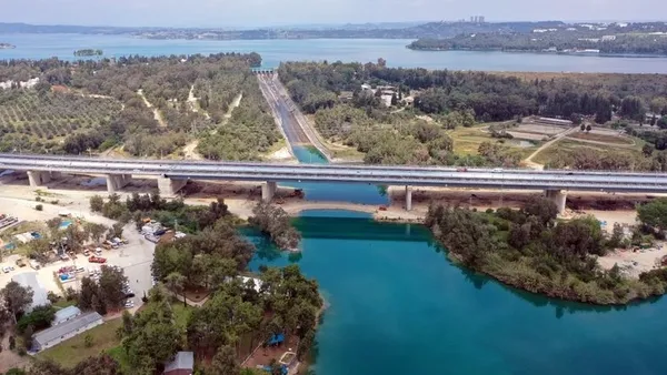 chpli-zeydan-karalardan-esi-gorulmemis-hazimsizlik-kopruyu-baskan-recep-tayyip-erdogan-yapti-diye-guzergahi-de-1686113760935.jpg CHP'li Zeydan Karalar'dan eşi görülmemiş hazımsızlık: Köprüyü Başkan Recep Tayyip Erdoğan yaptı diye güzergahı değiştirdi-3