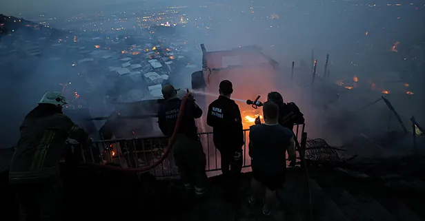 Bursa'da 2 katlı evde çıkan yangın 3 eve daha sıçradı: 1 ölü