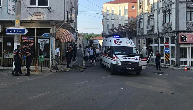 Son dakika: Edirne'de düzensiz göçmenleri taşıyan araç kaza yaptı! Ölü ve yaralılar var