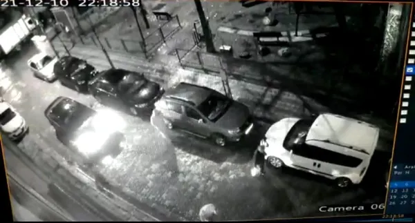 1639897811856.jpg İstanbul'da ilginç olay! Aracına "Çok acemiyim" yazan kadın sürücü kaza yaptı-2