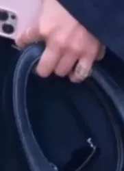 Yüzükler takıldı mı o detay kabak gibi ortada! Sevgili oldukları iddia edilen Afra Saraçoğlu ile Mert Ramazan Demir kaçamadı - 11