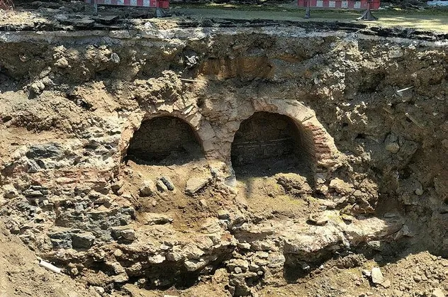 Ortaköy'deki İSKİ kazısında tarihi kalıntılara rastlandı