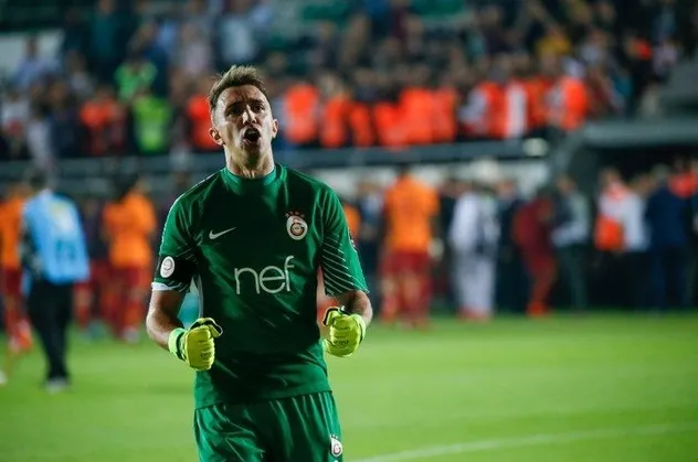 Galatasaray'da Muslera paniği!