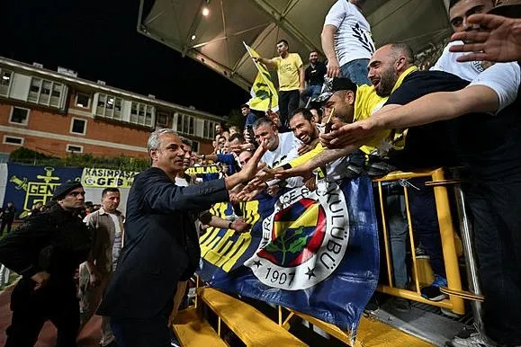 fenerbahcede-ismail-kartal-hem-skor-hem-oyun-olarak-jesusu-solladi-jesuslu-kanarya-mac-basina-12-gol-yerken-bu-1696890650749.jpeg Fenerbahçe'de İsmail Kartal hem skor hem oyun olarak Jesus'u solladı! Jesuslu Kanarya, maç başına 1.2 gol yerken bu rakam İsmail hoca ile 0.4’e düştü-5